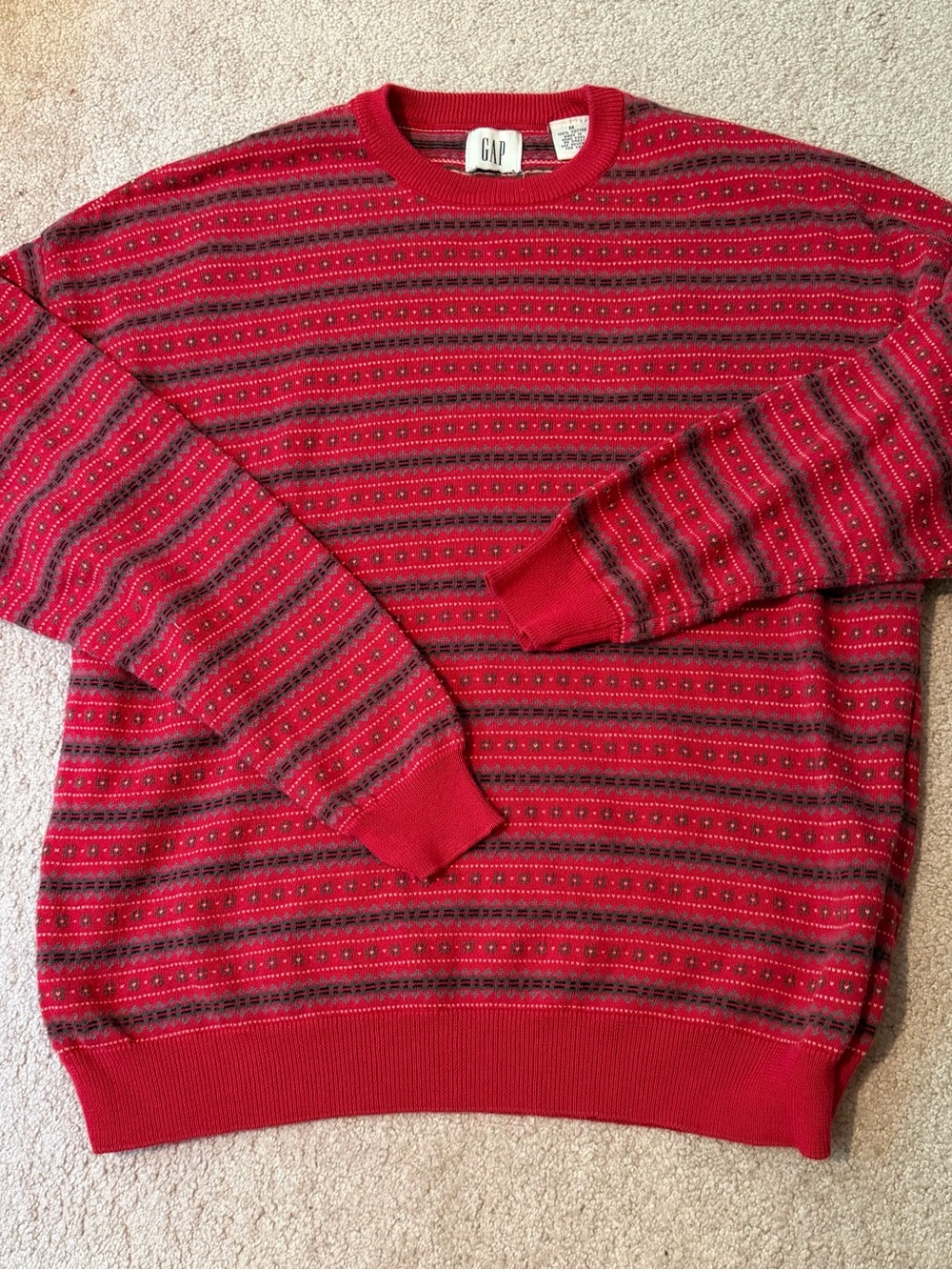 VTG 90s GAP Red & Black Patterned Crewneck Sweater for Men